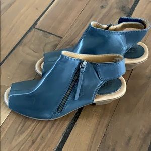 NWOT peep toe leather shoes